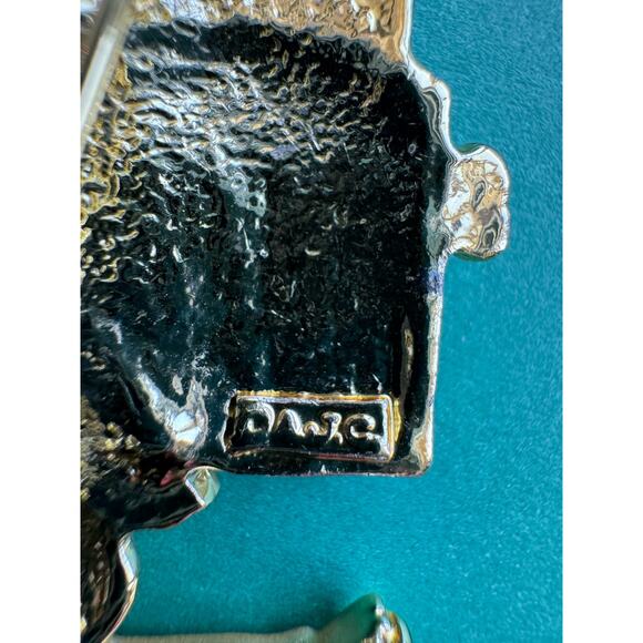 Vintage AJC Christmas Reindeer Carrying Gifts Matte Gold Tone Brooch Pin - Picture 7 of 7